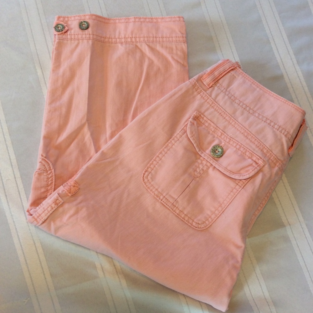 Levis Strauss Signature Womens Cargo Capris Size 4